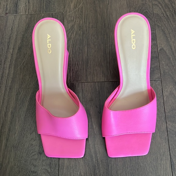 Pink “Barbie” inspired shoes - Picture 3 of 3